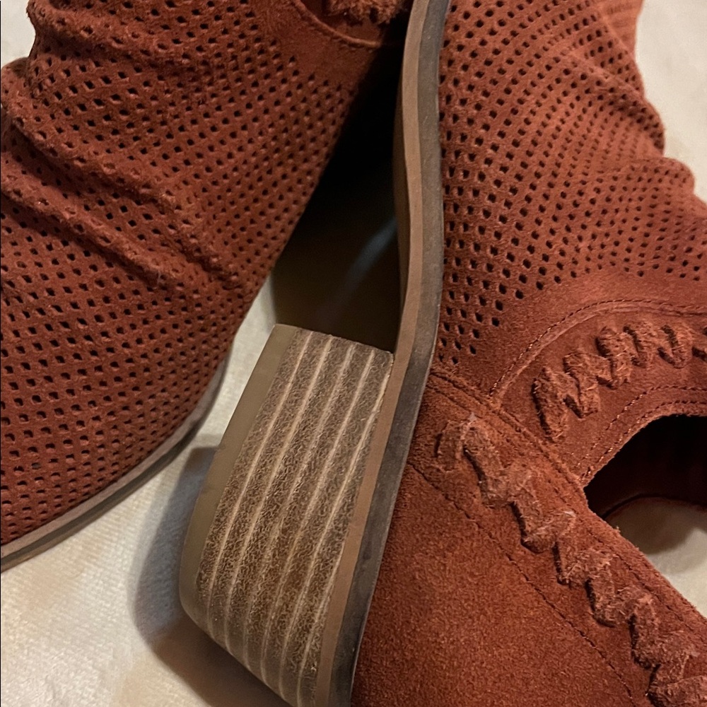 Fringed red Brown Ankle Boots - Picture 7 of 7